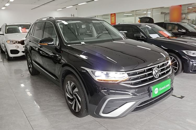 Used Volkswagen Tiguan L 2022 330TSI Automatic Two-Wheel Drive Smart Edition Front Right 45 Deg