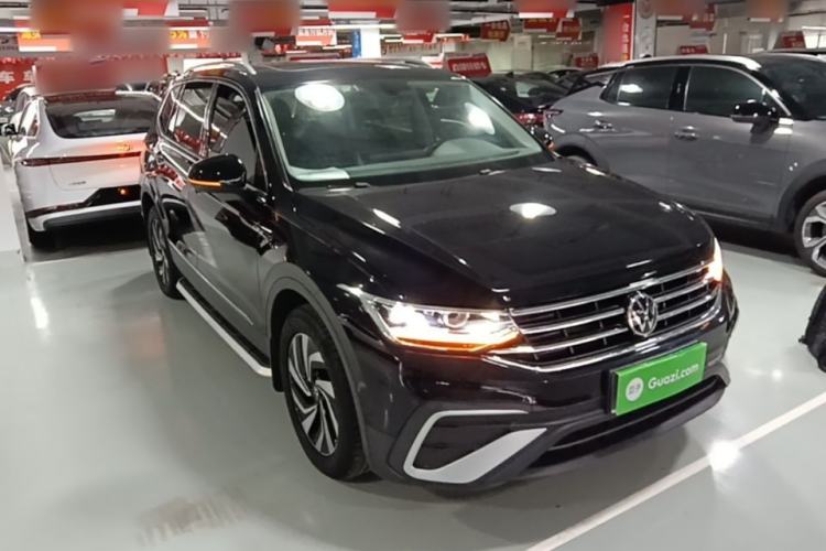 Used Volkswagen Tiguan L 2022 330TSI Automatic Two-Wheel Drive Smart Edition Front Right 45 Deg
