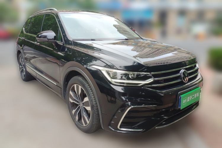 Used Volkswagen Tiguan L 2022 330TSI Automatic Two-Wheel Drive R-Line Enhanced Edition Front Right 45 Deg