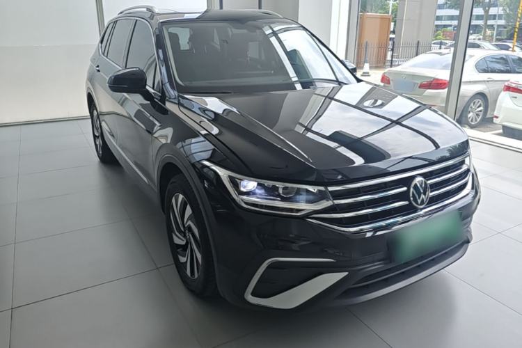 Used Volkswagen Tiguan L 2022 330TSI Automatic Two-Wheel Drive Smart Edition Front Right 45 Deg