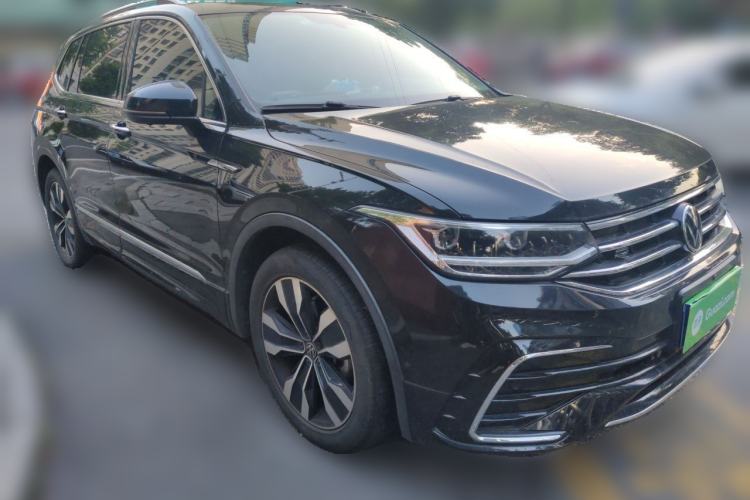 Used Volkswagen Tiguan L 2022 330TSI Automatic Two-Wheel Drive R-Line Enhanced Edition Front Right 45 Deg