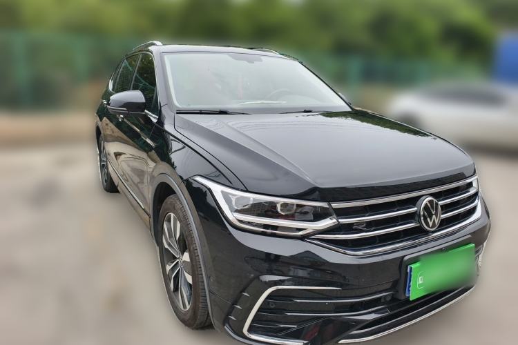 Used Volkswagen Tiguan L 2022 330TSI Automatic Two-Wheel Drive R-Line Enhanced Edition Front Right 45 Deg