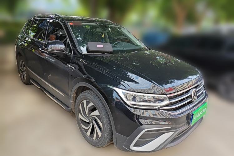 Used Volkswagen Tiguan L 2022 330TSI Automatic Two-Wheel Drive Smart Edition Front Right 45 Deg