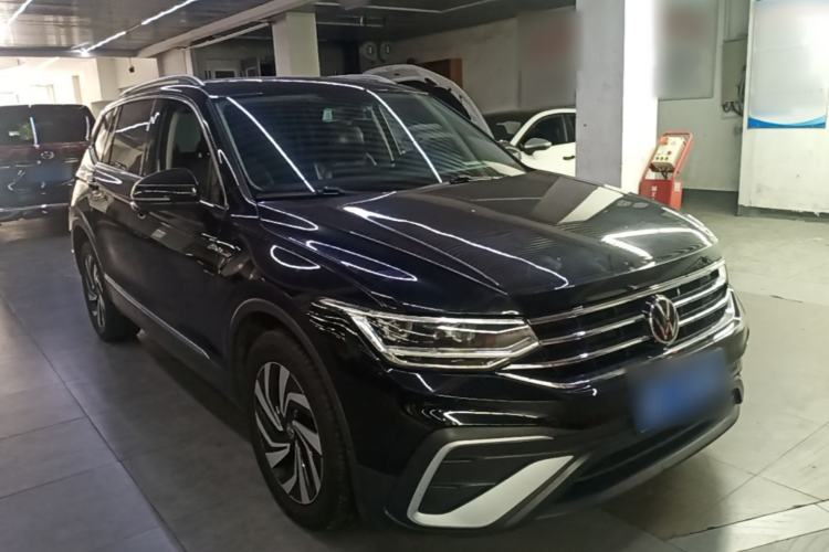 Used Volkswagen Tiguan L 2022 330TSI Automatic Two-Wheel Drive Smart Edition Front Right 45 Deg