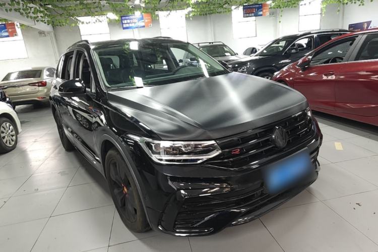 Used Volkswagen Tiguan L 2022 380TSI Automatic All-Wheel Drive R-Line Enhanced Comfort 7-Seater Front Right 45 Deg