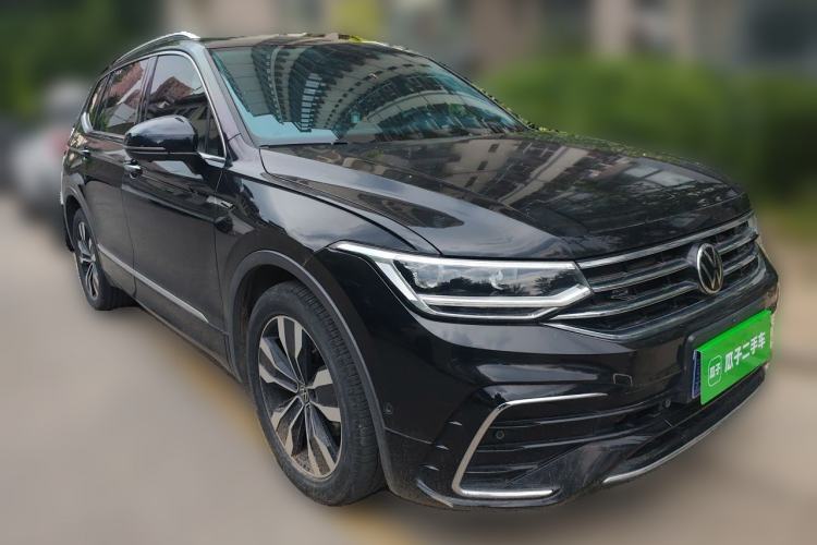Used Volkswagen Tiguan L 2022 330TSI Automatic Two-Wheel Drive R-Line Enhanced Edition Front Right 45 Deg