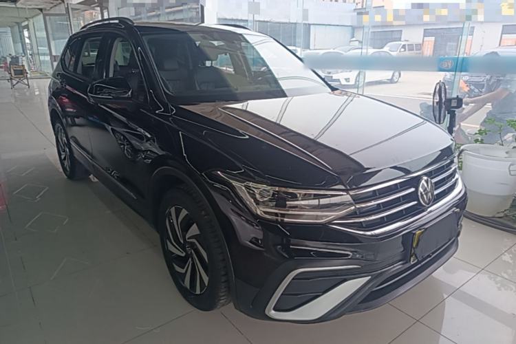 Used Volkswagen Tiguan L 2022 330TSI Automatic Two-Wheel Drive Smart Edition Front Right 45 Deg