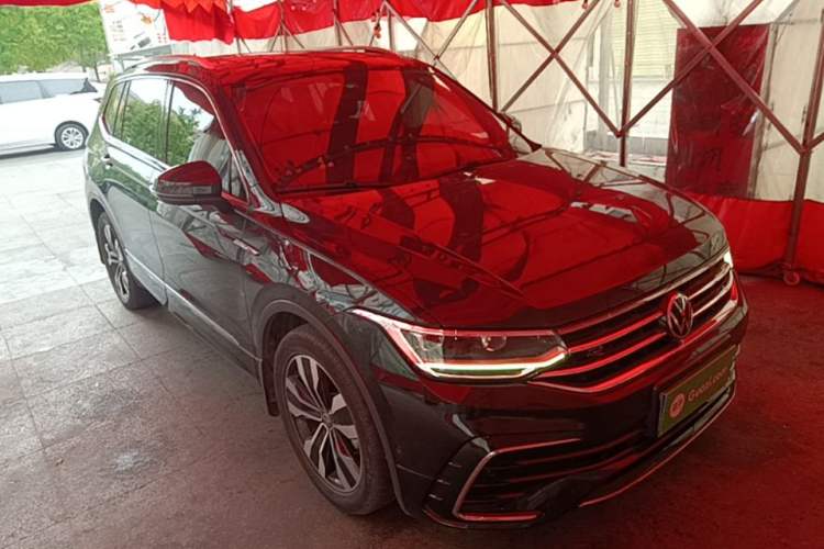 Used Volkswagen Tiguan L 2022 330TSI Automatic Two-Wheel Drive R-Line Enhanced Edition Front Right 45 Deg
