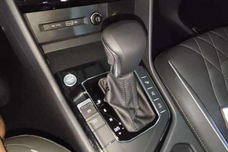 Used Volkswagen Tiguan L 2022 330TSI Automatic Two-Wheel Drive R-Line Enhanced Edition Gear Lever