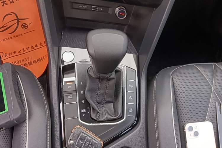 Used Volkswagen Tiguan L 2022 330TSI Automatic Two-Wheel Drive R-Line Enhanced Edition Gear Lever