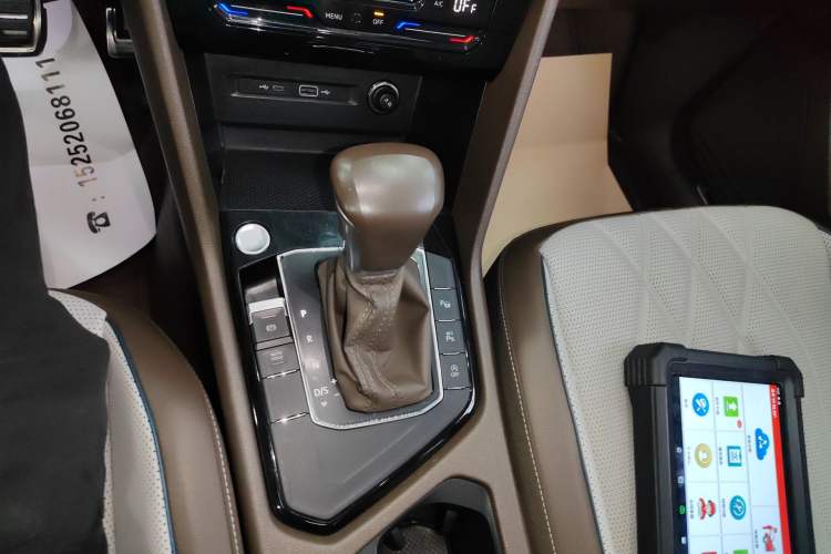 Used Volkswagen Tiguan L 2022 330TSI Automatic Two-Wheel Drive R-Line Enhanced Edition Gear Lever