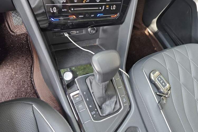 Used Volkswagen Tiguan L 2022 330TSI Automatic Two-Wheel Drive Smart Edition Gear Lever