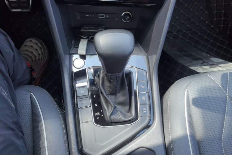 Used Volkswagen Tiguan L 2022 330TSI Automatic Two-Wheel Drive R-Line Enhanced Edition Gear Lever
