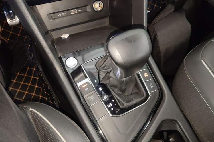 Used Volkswagen Tiguan L 2022 330TSI Automatic Two-Wheel Drive R-Line Enhanced Edition Gear Lever