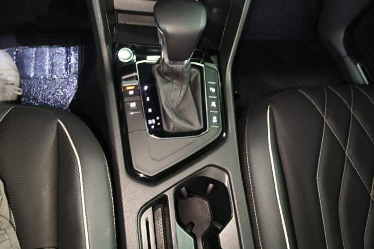 Used Volkswagen Tiguan L 2022 330TSI Automatic Two-Wheel Drive R-Line Enhanced Edition Gear Lever