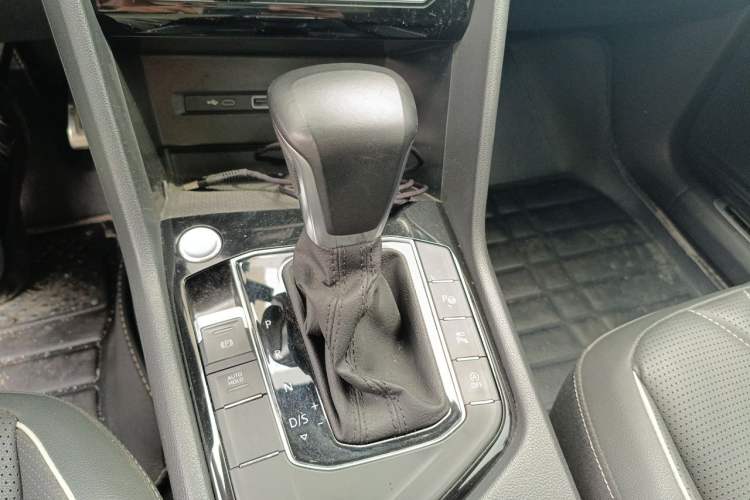 Used Volkswagen Tiguan L 2022 330TSI Automatic Two-Wheel Drive R-Line Enhanced Edition Gear Lever