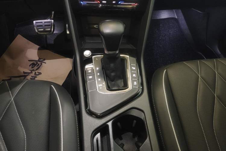 Used Volkswagen Tiguan L 2022 330TSI Automatic Two-Wheel Drive R-Line Enhanced Edition Gear Lever