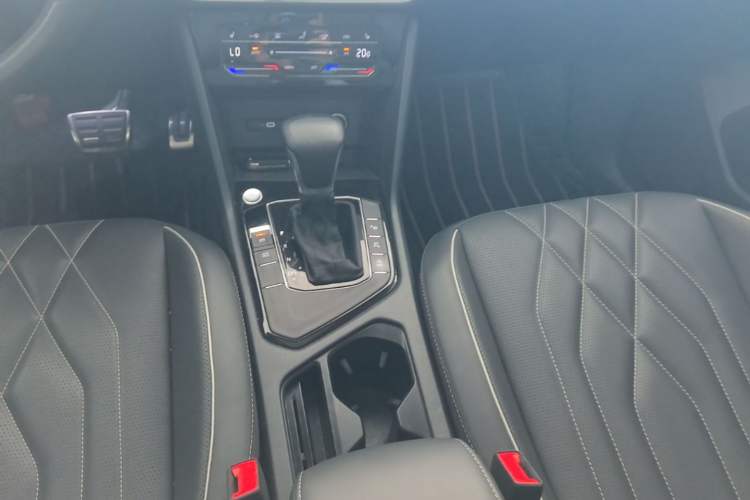 Used Volkswagen Tiguan L 2022 330TSI Automatic Two-Wheel Drive R-Line Enhanced Edition Gear Lever
