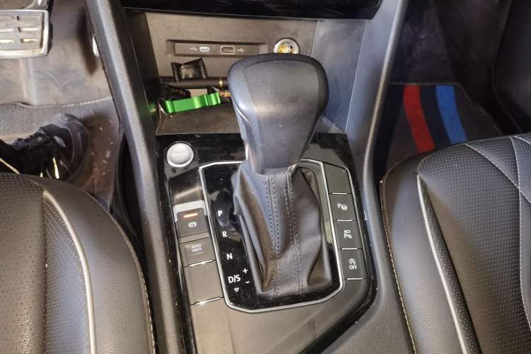 Used Volkswagen Tiguan L 2022 330TSI Automatic Two-Wheel Drive R-Line Enhanced Edition Gear Lever