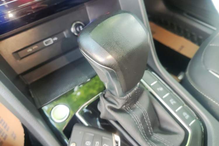 Used Volkswagen Tiguan L 2022 330TSI Automatic Two-Wheel Drive R-Line Enhanced Edition Gear Lever