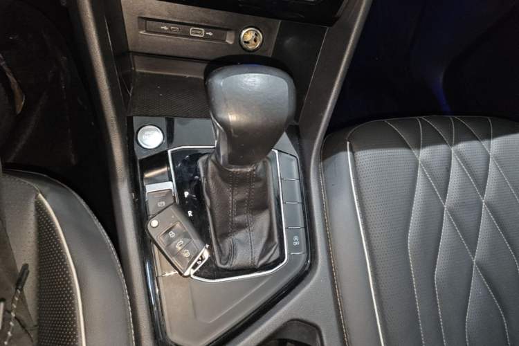 Used Volkswagen Tiguan L 2022 330TSI Automatic Two-Wheel Drive Smart Edition Gear Lever