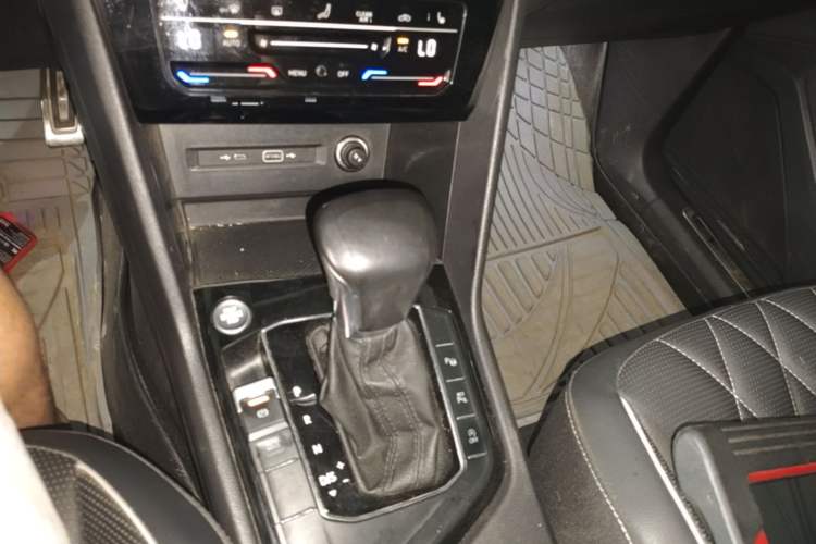 Used Volkswagen Tiguan L 2022 330TSI Automatic Two-Wheel Drive R-Line Enhanced Edition Gear Lever