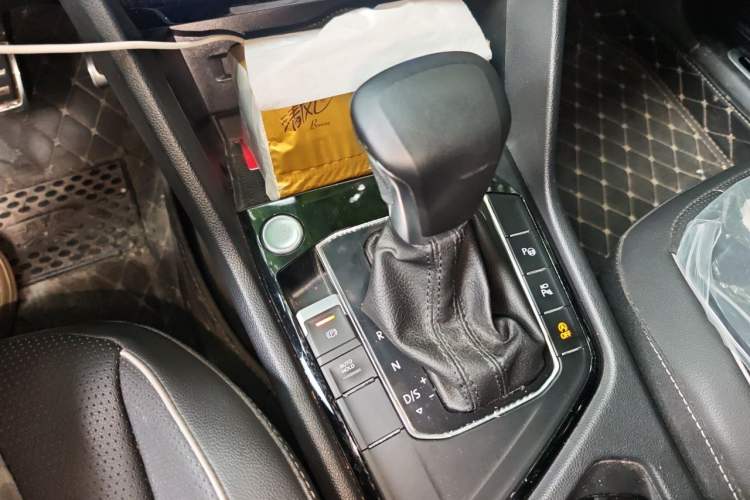Used Volkswagen Tiguan L 2022 330TSI Automatic Two-Wheel Drive R-Line Enhanced Edition Gear Lever
