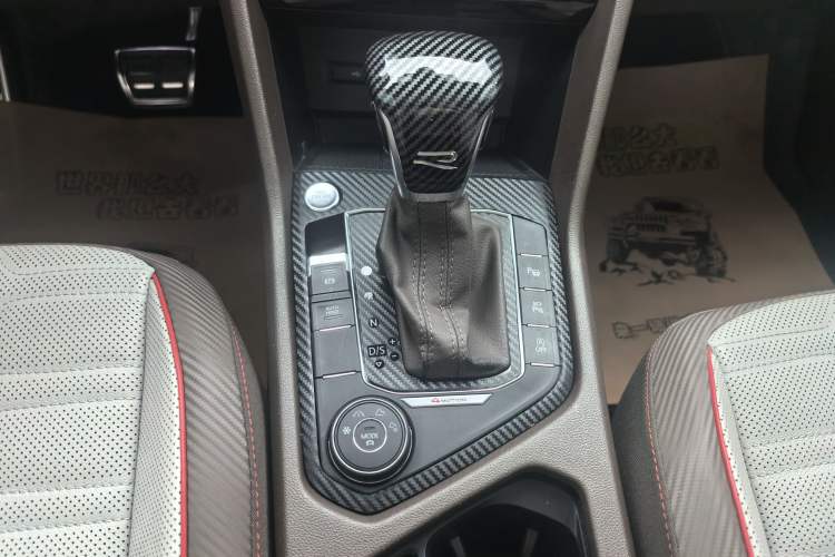 Used Volkswagen Tiguan L 2022 380TSI Automatic All-Wheel Drive R-Line Flagship 7-Seater Gear Lever