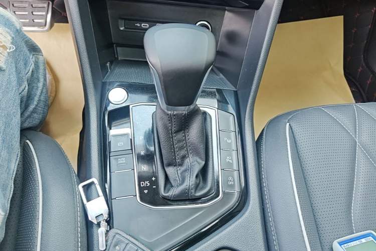 Used Volkswagen Tiguan L 2022 330TSI Automatic Two-Wheel Drive R-Line Enhanced Edition Gear Lever