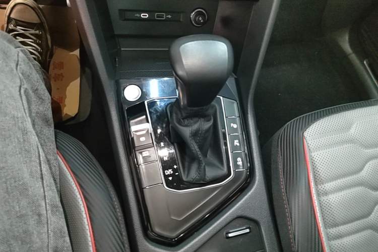 Used Volkswagen Tiguan L 2022 330TSI Automatic Two-Wheel Drive R-Line Flagship Edition Gear Lever