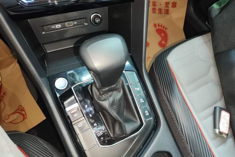 Used Volkswagen Tiguan L 2022 330TSI Automatic Two-Wheel Drive R-Line Flagship Edition Gear Lever