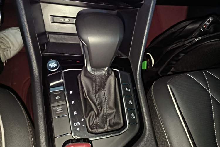 Used Volkswagen Tiguan L 2022 330TSI Automatic Two-Wheel Drive R-Line Enhanced Edition Gear Lever