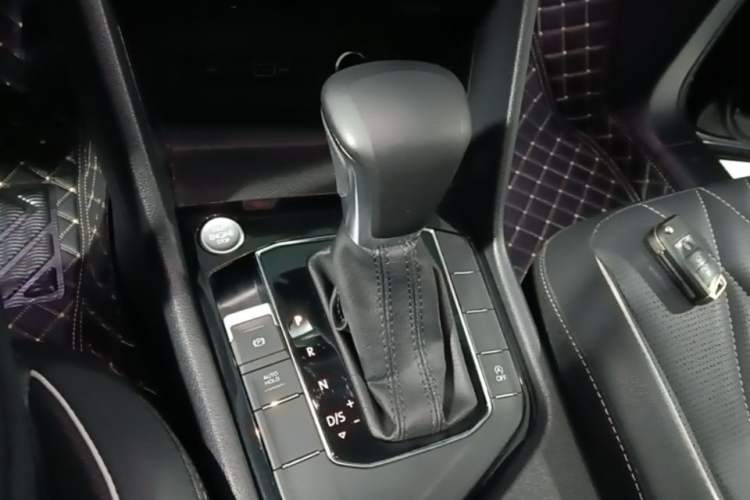 Used Volkswagen Tiguan L 2022 330TSI Automatic Two-Wheel Drive Smart Edition Gear Lever