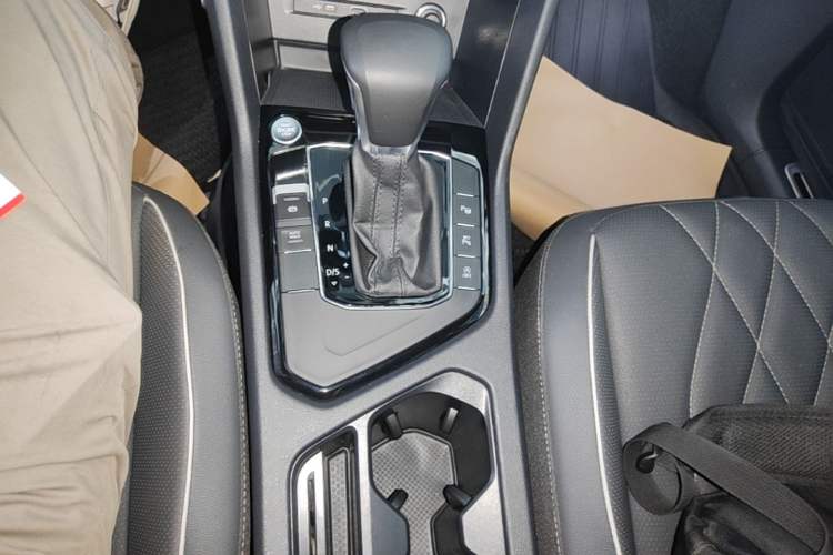 Used Volkswagen Tiguan L 2022 330TSI Automatic Two-Wheel Drive R-Line Enhanced Edition Gear Lever
