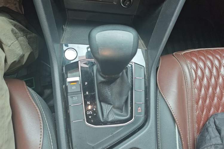 Used Volkswagen Tiguan L 2022 330TSI Automatic Two-Wheel Drive Smart Edition Gear Lever