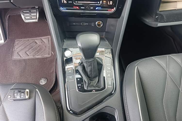 Used Volkswagen Tiguan L 2022 330TSI Automatic Two-Wheel Drive R-Line Enhanced Edition Gear Lever