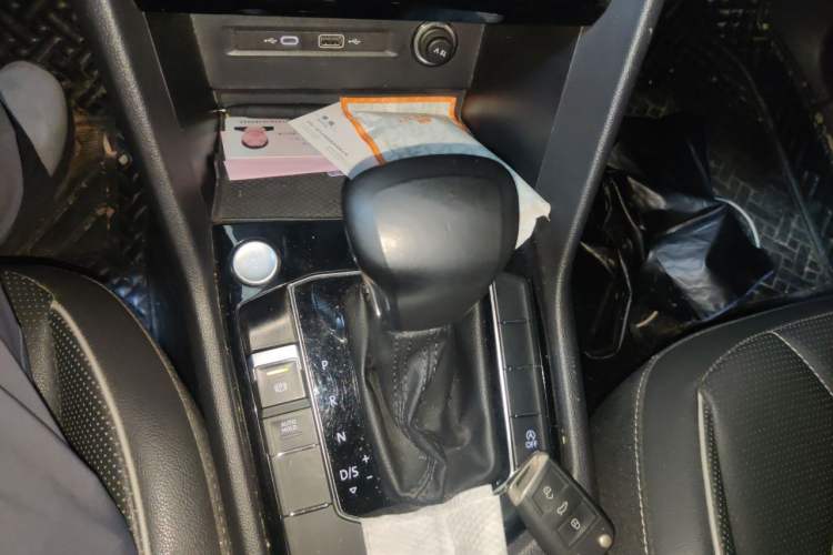Used Volkswagen Tiguan L 2022 330TSI Automatic Two-Wheel Drive Smart Edition Gear Lever