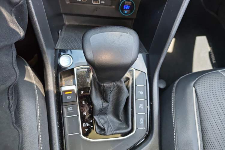 Used Volkswagen Tiguan L 2022 330TSI Automatic Two-Wheel Drive R-Line Enhanced Edition Gear Lever