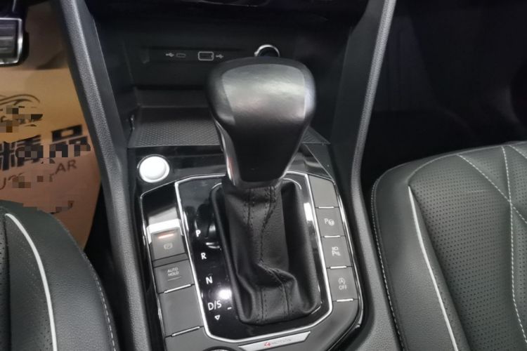 Used Volkswagen Tiguan L 2022 380TSI Automatic All-Wheel Drive R-Line Enhanced Comfort 7-Seater Gear Lever