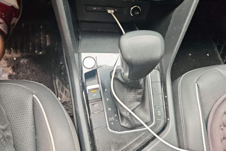 Used Volkswagen Tiguan L 2022 330TSI Automatic Two-Wheel Drive Smart Edition Gear Lever