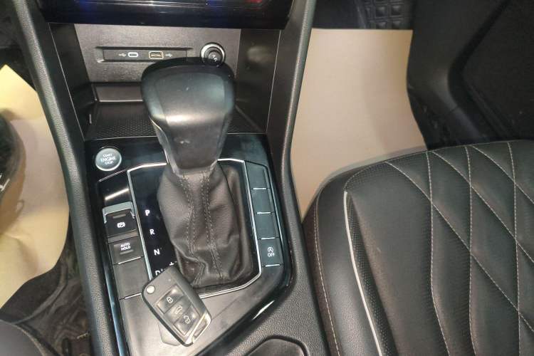 Used Volkswagen Tiguan L 2022 330TSI Automatic Two-Wheel Drive Smart Edition Gear Lever