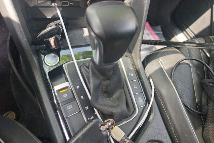 Used Volkswagen Tiguan L 2022 330TSI Automatic Two-Wheel Drive R-Line Enhanced Edition Gear Lever
