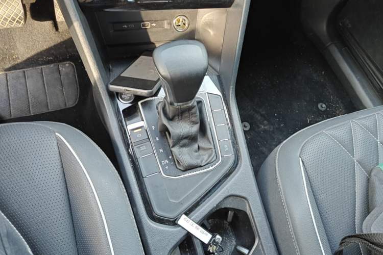 Used Volkswagen Tiguan L 2022 330TSI Automatic Two-Wheel Drive Smart Edition Gear Lever