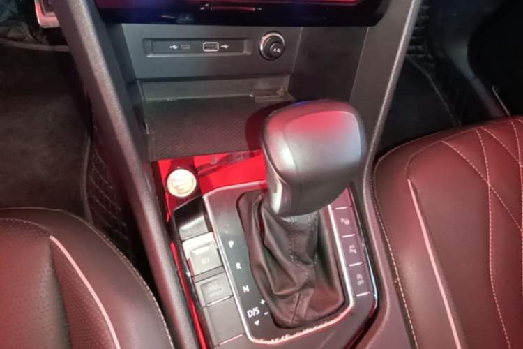 Used Volkswagen Tiguan L 2022 330TSI Automatic Two-Wheel Drive R-Line Enhanced Edition Gear Lever