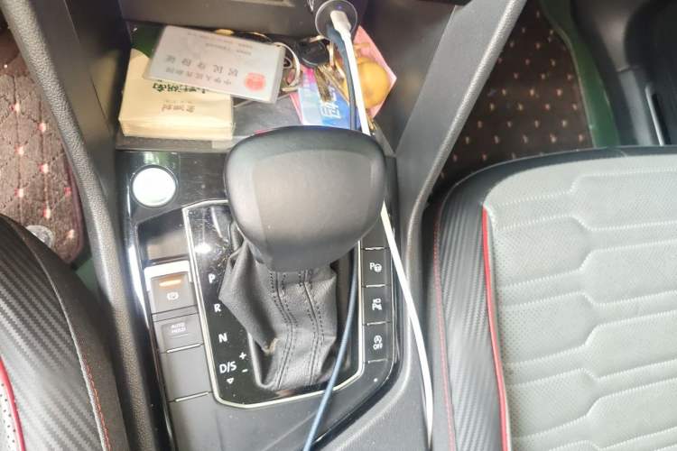 Used Volkswagen Tiguan L 2022 330TSI Automatic Two-Wheel Drive R-Line Flagship Edition Gear Lever