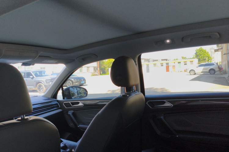 Used Volkswagen Tiguan L 2022 380TSI Automatic All-Wheel Drive R-Line Flagship 7-Seater Headliner