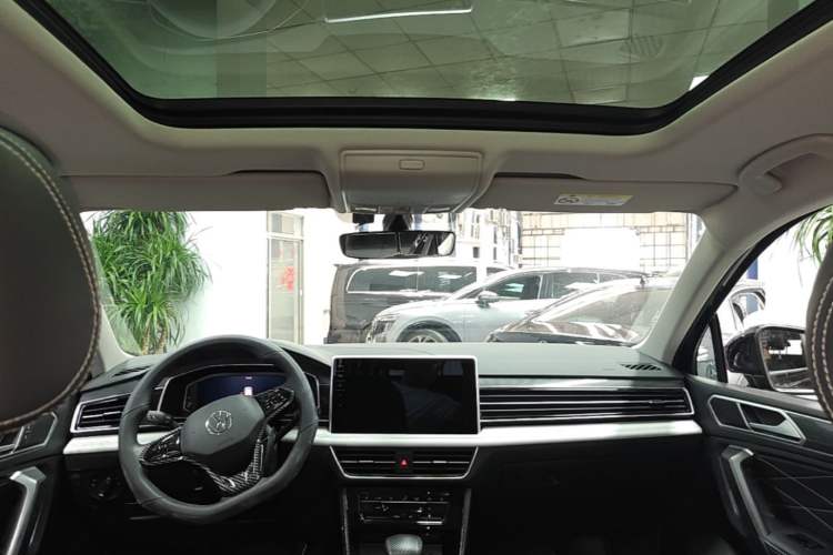 Used Volkswagen Tiguan L 2022 380TSI Automatic All-Wheel Drive R-Line Enhanced Comfort 7-Seater Headliner