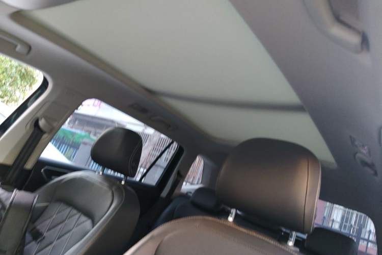 Used Volkswagen Tiguan L 2022 330TSI Automatic Two-Wheel Drive R-Line Enhanced Edition Headliner