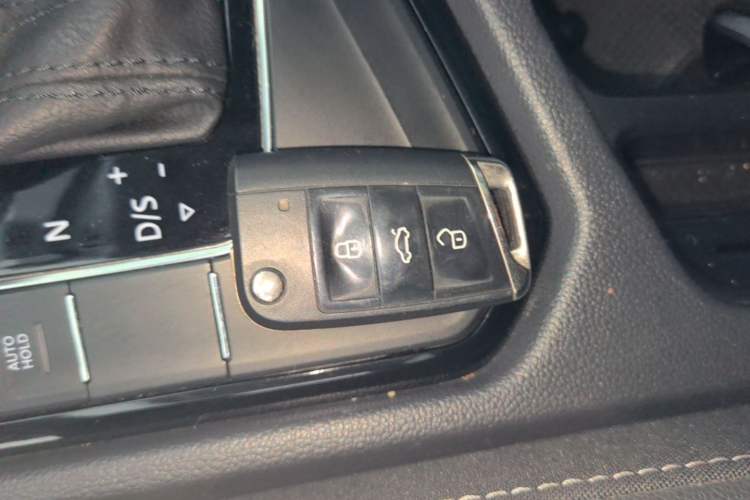 Used Volkswagen Tiguan L 2022 330TSI Automatic Two-Wheel Drive R-Line Enhanced Edition Interior 1