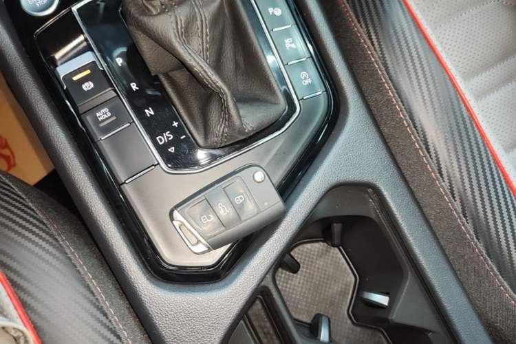 Used Volkswagen Tiguan L 2022 330TSI Automatic Two-Wheel Drive R-Line Flagship Edition Interior 1